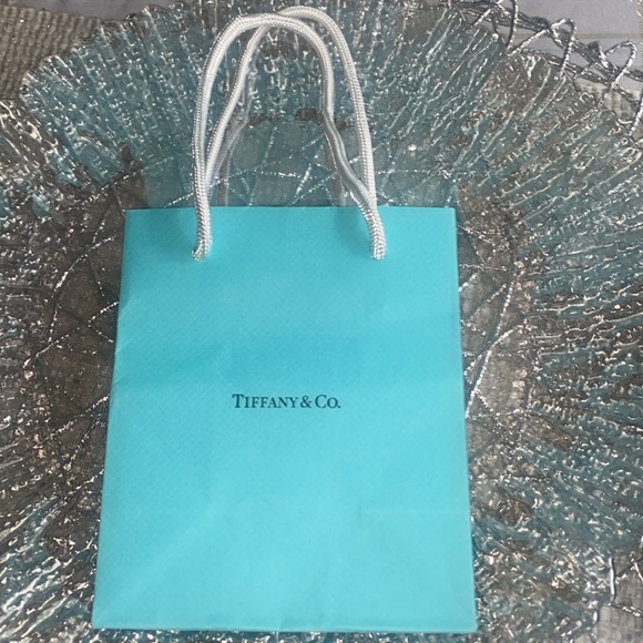 TIFFANY & CO. (2) Shopping bags! - Picture 3 of 6